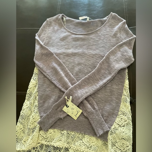 *NEW* POOF! LAVENDER AND BEIGE LACE SWEATER. - Picture 4 of 4